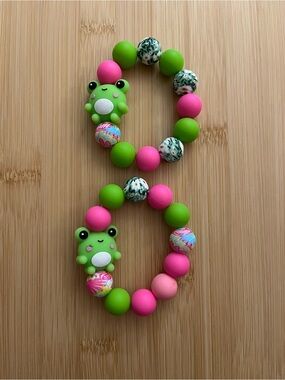 Cute Frog Bead Wristlet Bracelets - Pink & Green